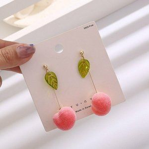 CLEARANCE **PRICE FIRM ** BRAND NEW ** SOUTHERN PEACH 🍑 DANGLE EARRINGS